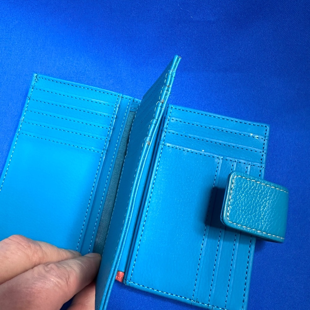 Stylish Pink and Blue Leather Wallet - Picture 6 of 10